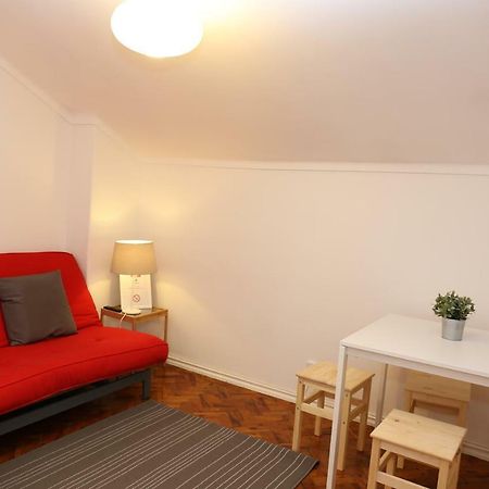 White Cosy Apartment Lisbon Exterior photo