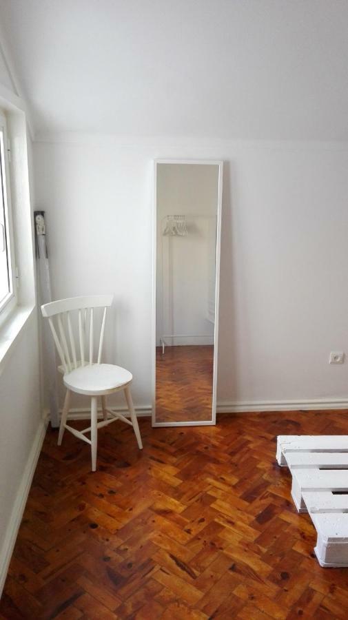White Cosy Apartment Lisbon Exterior photo
